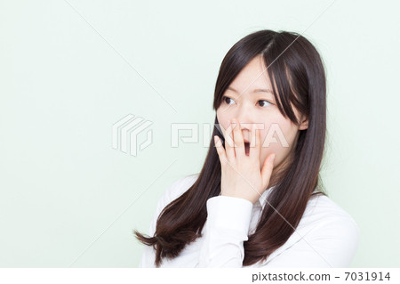 Surprised girl 7031914