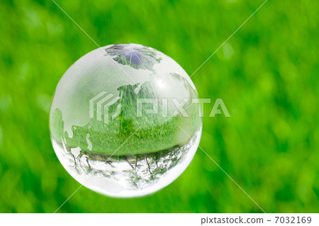 The earth The earth 7032169