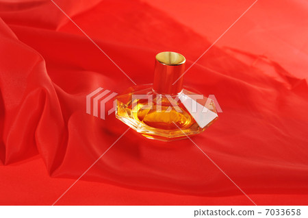 Bottle of perfume Bottle of perfume 7033658