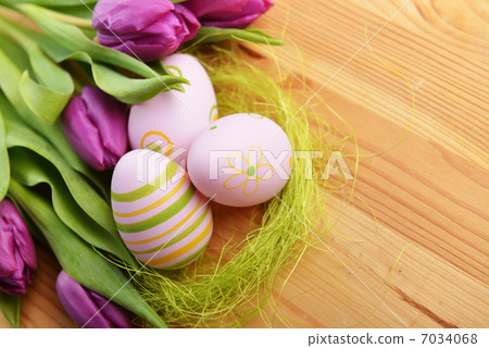 easter eggs and tulip 7034068