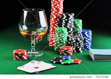 drink and playing cards 7035346