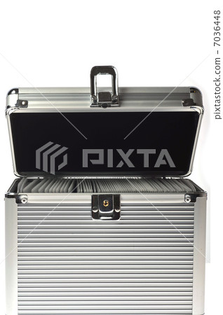 small metal box small metal box 7036448