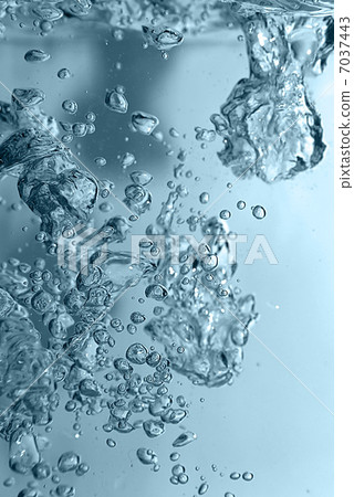 bubbles in a water close up bubbles in a water close up 7037443