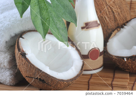 Coconut and massage oil Coconut and massage oil 7039464