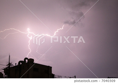 lightning  7040309