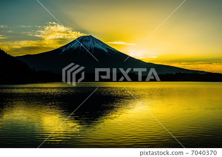 從Tanuki湖看到的富士山 從Tanuki湖看到的富士山 7040370