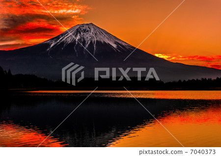 從Tanuki湖看到的富士山 從Tanuki湖看到的富士山 7040373