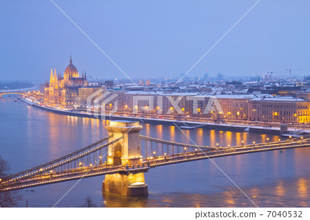 cityscape of Budapest, Hungary cityscape of Budapest, Hungary 7040532