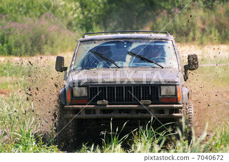 country road 7040672