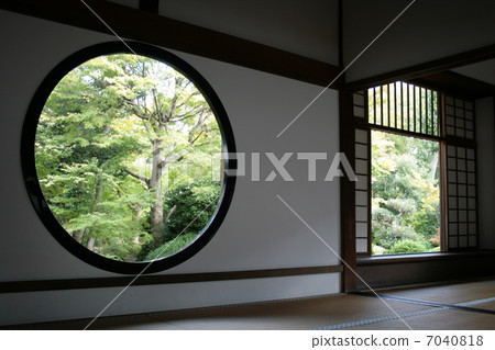 Enlightenment window and a window of stray 7040818