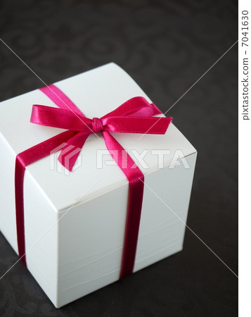 禮物（垂直圖像·右側空間） 7041630