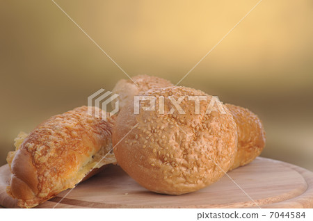 fresh baked bread 7044584