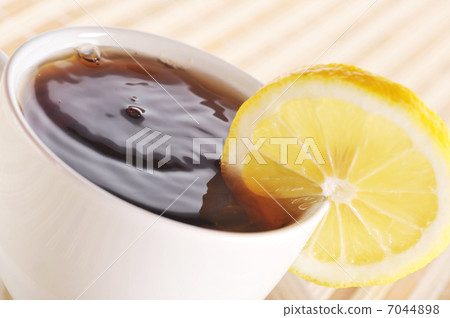 full cup of tea with lemon 7044898