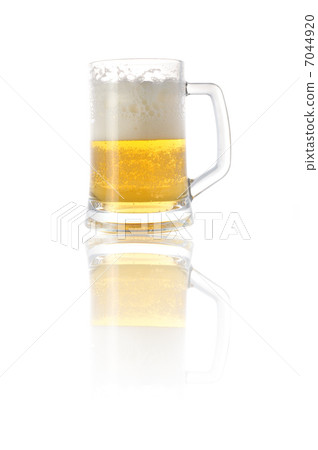 beer in mug 7044920