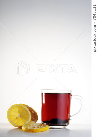 cup of tea and lemon 7045131