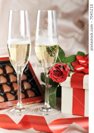 gift in box and champagne 7045218