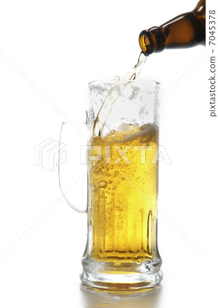 beer bottle and mug 7045378