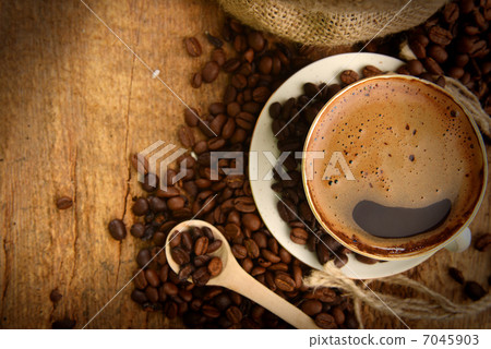 Coffee beans and cup 7045903