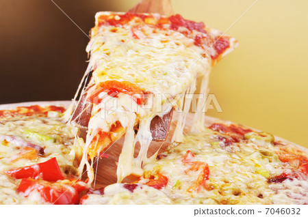 pica slice close up 7046032