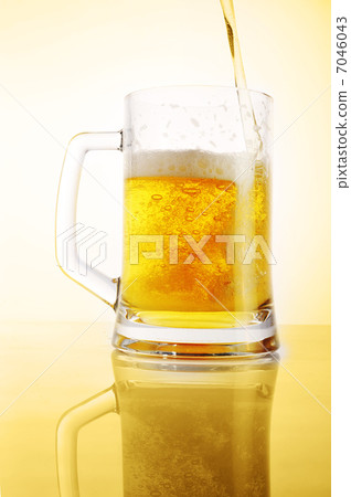 beer in glass 7046043