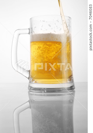 beer in glass 7046083