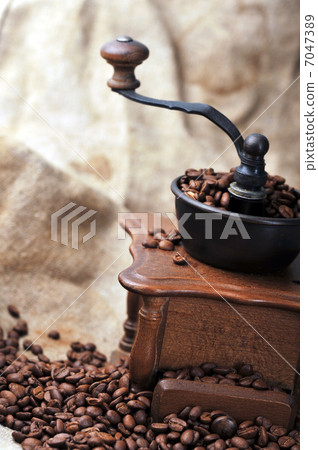 Manual coffee grinder 7047389