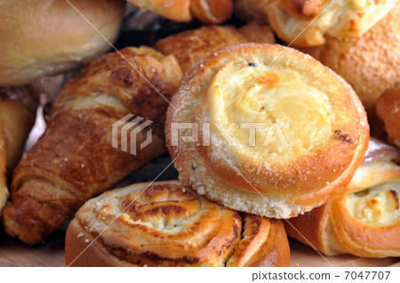 fresh baked bread 7047707