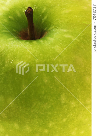 green apple 7048737