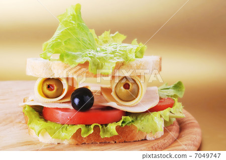 sandwich looks like face 7049747