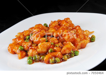 chicken with red sauce 7050464