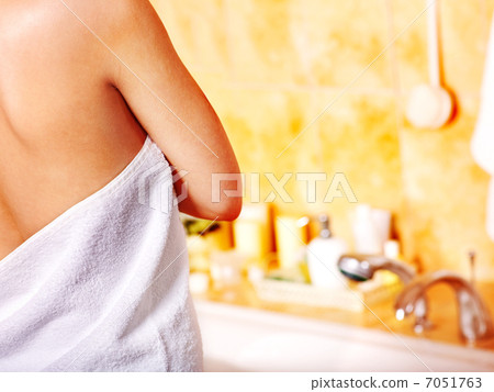 Woman relaxing at  bubble bath. 7051763