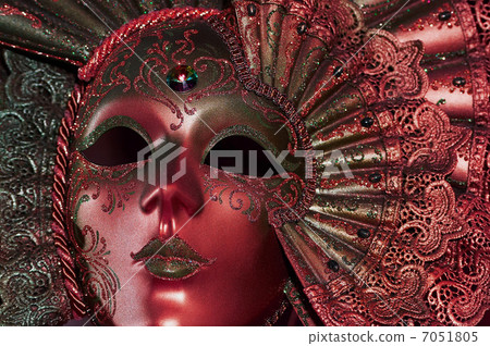 red mask 7051805