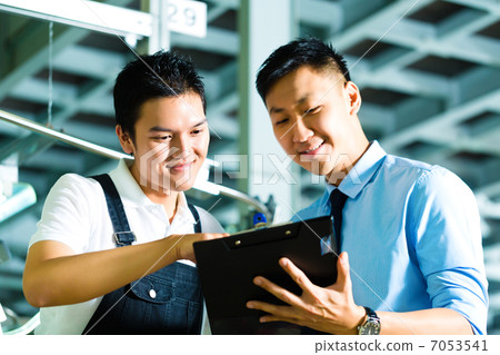 Worker and production manager with Clipboard 7053541