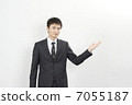 Left hand showing 7055187