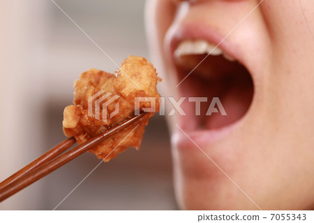 女人的嘴裡要吃炸雞 女人的嘴裡要吃炸雞 7055343