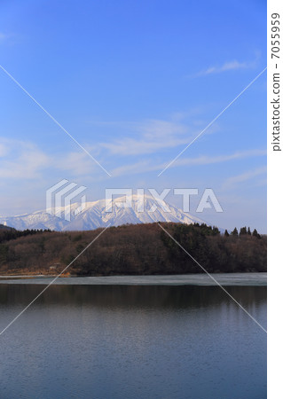 Mt. Iwate and Imperial Palace 7055959