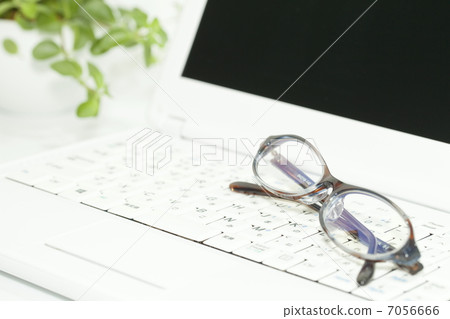 White personal computer and glasses and foliage plant image White personal computer and glasses and foliage plant image 7056666