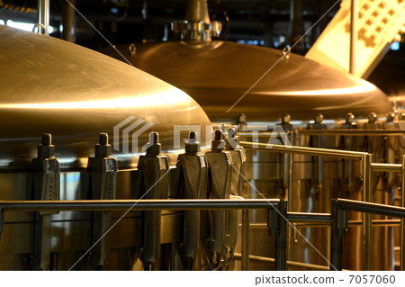 Filtration machine 7057060