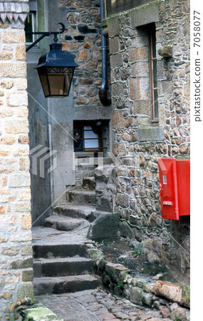 通往聖米歇爾山的道路 7058077