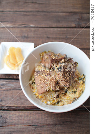 吃完鰤魚鍋後，加了鰤魚骨的粥 7058437