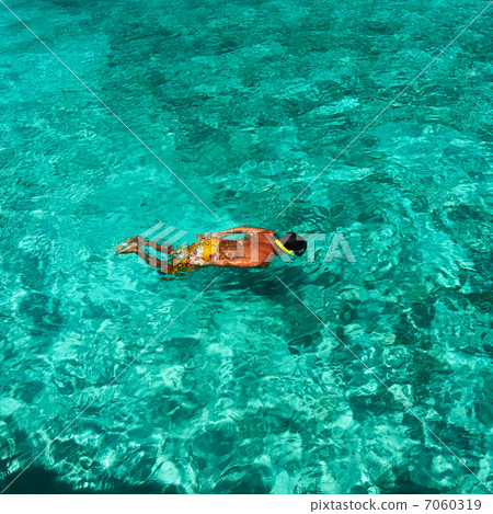 Man snorkeling 7060319