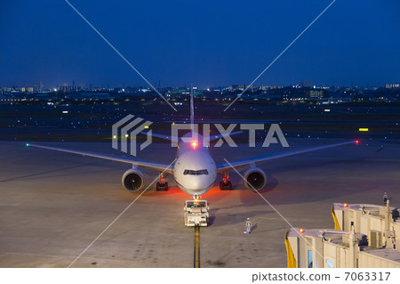 Osaka Airport Night view 7063317