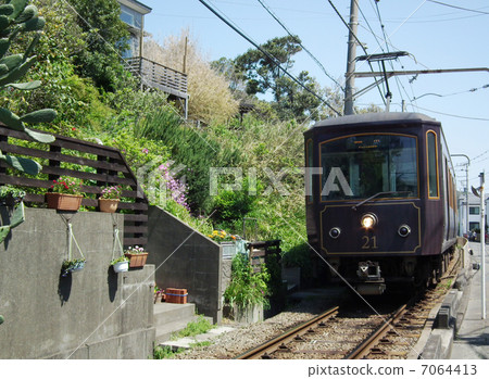 Enoshi near Inamuragasaki Station 7064413
