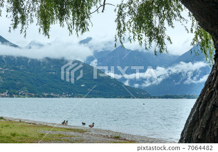 Lake Como (Italy) summer cloudy view 7064482