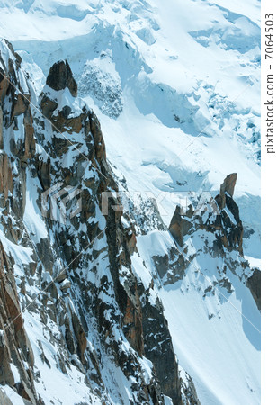 Mont Blanc mountain massif (view from Aiguille du Midi Mount, F Mont Blanc mountain massif (view from Aiguille du Midi Mount, F 7064503