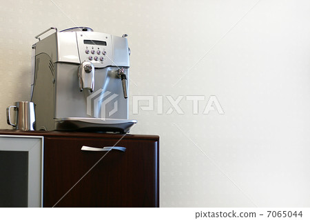 modern coffee maker 7065044