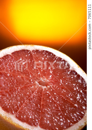 half of grapefruit 7065111