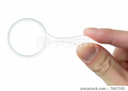 調查透鏡的白色背景 7067395