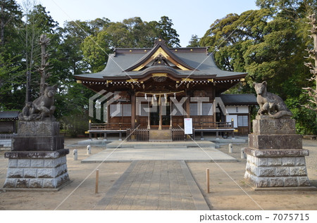Womanizing shrine Womanizing shrine 7075715