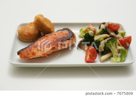 Grilled fish of trout separately 7075809
